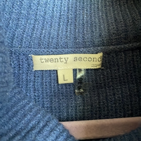 Oversized slight cowl neck color block sweater - Picture 2 of 3